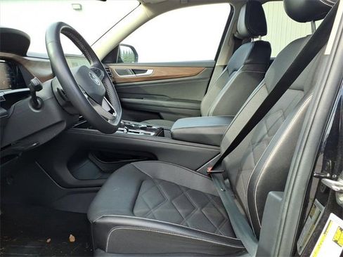 Used 2024 Volkswagen Atlas SE image 14