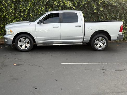 Used 2012 RAM 1500 Big Horn w/ Luxury Group image 5