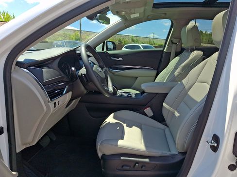 Used 2023 Cadillac XT4 Luxury FWD image 13
