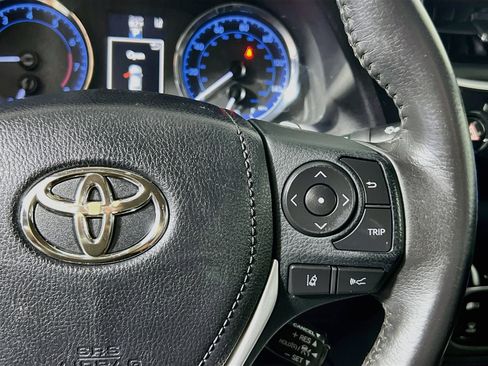 Used 2018 Toyota Corolla SE w/ SE Premium Package FWD image 19