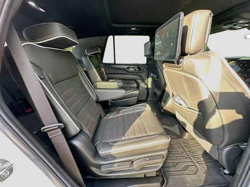 Used 2026 GMC Yukon AT4 Ultimate w/ LPO, Illumination Package AWD/4WD image 31