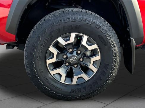 Used 2023 Toyota Tacoma TRD Off-Road w/ Technology Package AWD/4WD image 11