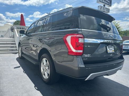 Used 2018 Ford Expedition XLT w/ Equipment Group 202A AWD/4WD image 3