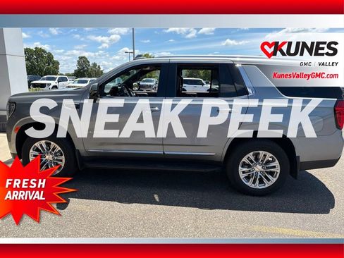 Used 2023 GMC Yukon SLT w/ SLT Premium Package AWD/4WD image 6