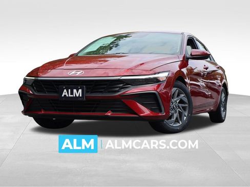 Used 2024 Hyundai Elantra SEL FWD image 1