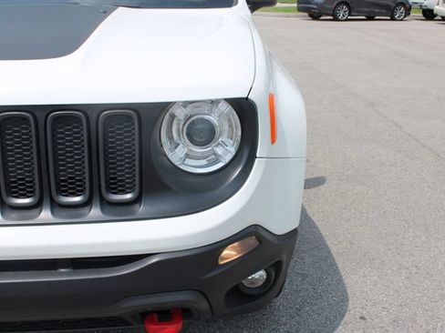 Used 2017 Jeep Renegade Trailhawk w/ Premium Trailhawk Package AWD/4WD image 39