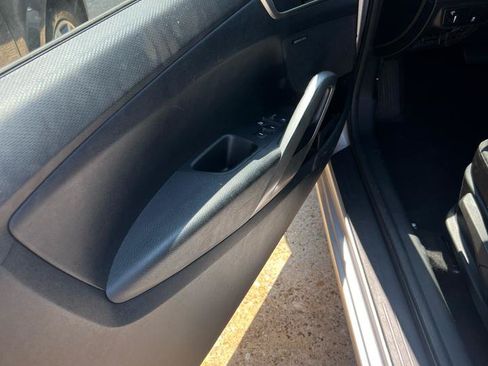 Used 2017 Hyundai Veloster Value Edition FWD image 8
