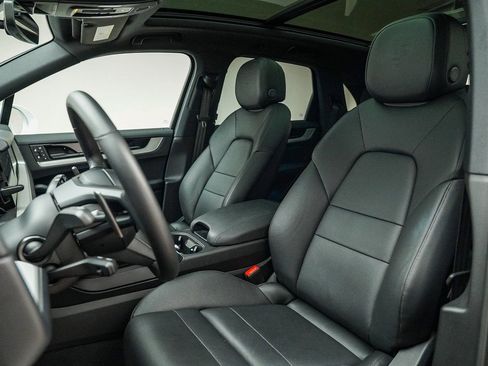 Certified 2025 Porsche Cayenne image 5