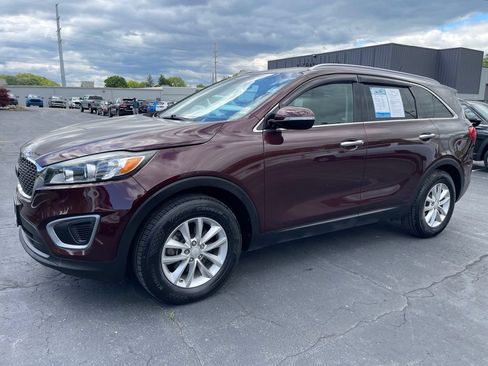 Used 2017 Kia Sorento FWD image 2