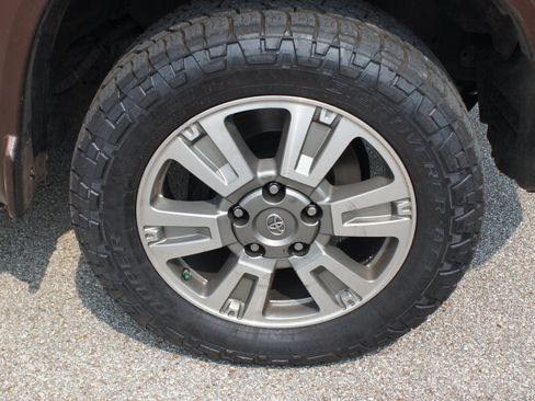 Used 2017 Toyota Tundra 1794 Edition AWD/4WD image 4