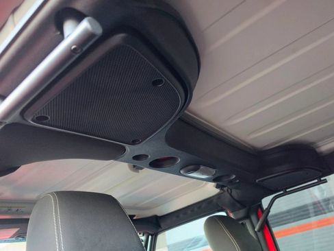 Used 2018 Jeep Wrangler Unlimited Sahara AWD/4WD image 29