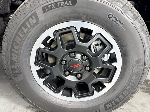 New 2025 Toyota 4Runner TRD Off-Road Premium image 30