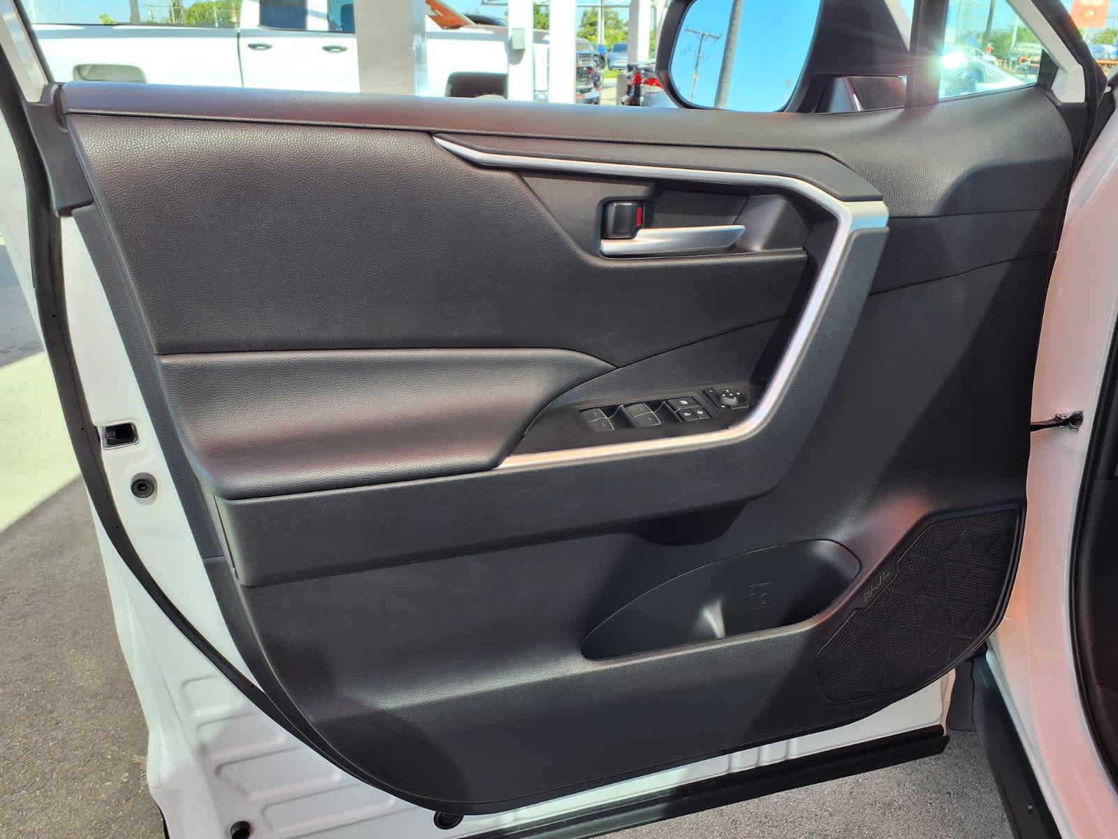Certified 2025 Toyota RAV4 XLE w/ Convenience Package FWD image 15