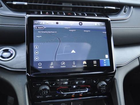 Used 2024 Jeep Grand Cherokee Overland w/ Luxury Tech Group IV image 30