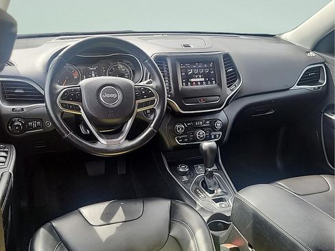 Used 2019 Jeep Cherokee Latitude Plus w/ Comfort/Convenience Group AWD/4WD image 16