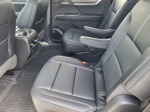 New 2025 GMC Acadia Elevation w/ Elevation Premium Package AWD/4WD image 23