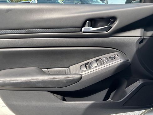 Used 2025 Nissan Altima 2.5 SV FWD image 18