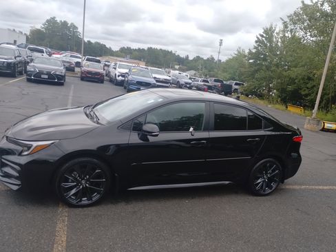 Used 2025 Toyota Corolla SE image 6