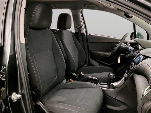 Used 2019 Chevrolet Trax LS w/ Tint and Cruise Package FWD image 7
