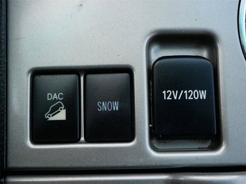 Used 2012 Toyota Highlander SE w/ Tow Pkg image 24