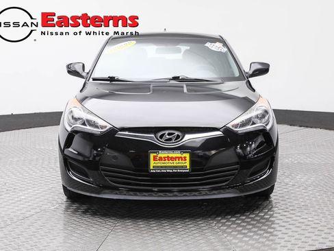 Used 2016 Hyundai Veloster image 2