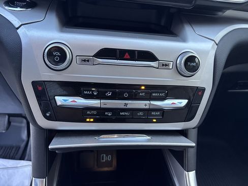 Used 2022 Ford Explorer XLT w/ Equipment Group 202A image 20