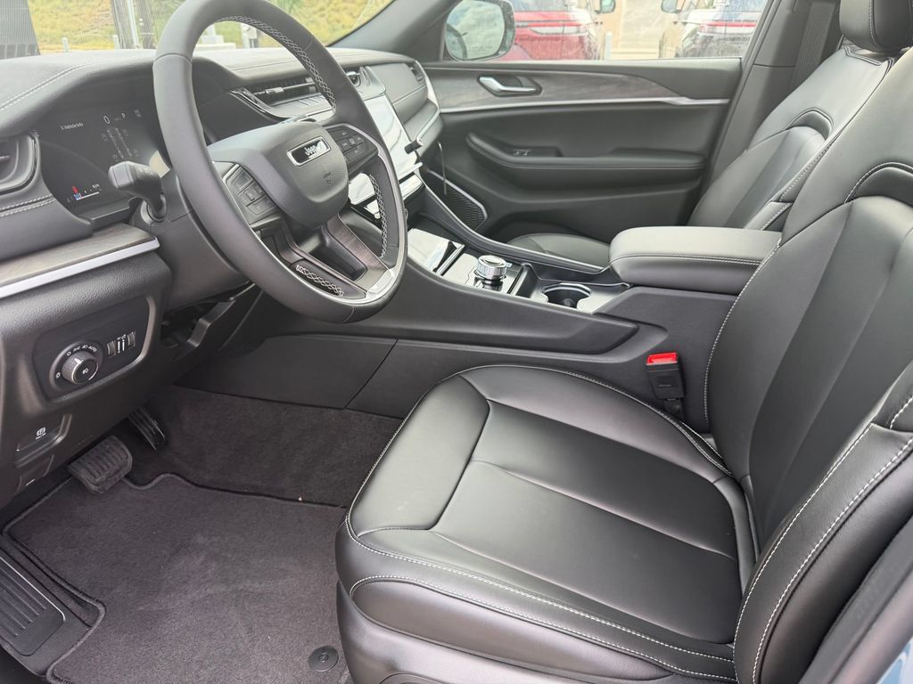 New 2026 Jeep Grand Cherokee Limited RWD image 11