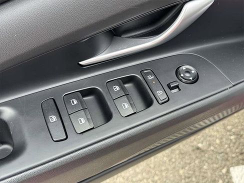 Certified 2025 Hyundai Elantra Limited image 15