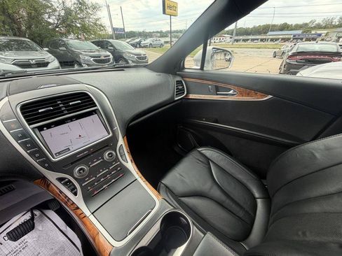 Used 2016 Lincoln MKX Select w/ Select Plus Package AWD/4WD image 16