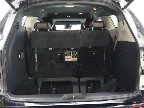 Used 2021 Toyota Sienna Platinum AWD/4WD image 17
