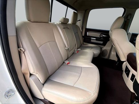 Used 2018 RAM 1500 Laramie w/ Convenience Group AWD/4WD image 20