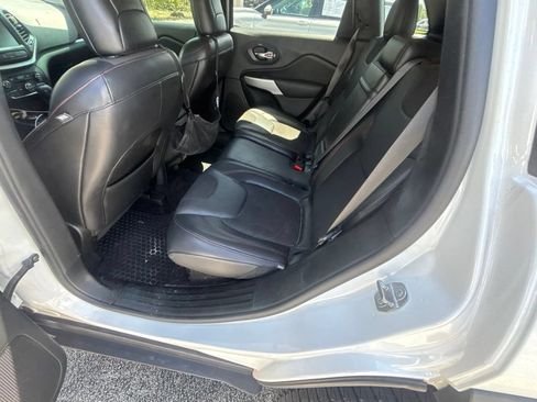 Used 2018 Jeep Cherokee Trailhawk w/ Comfort/Convenience Group AWD/4WD image 28