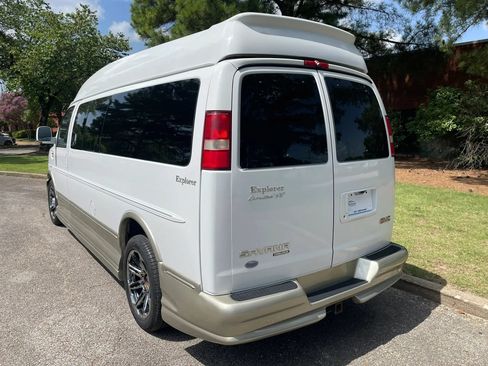 Used 2013 GMC Savana 2500 Extended RWD image 3