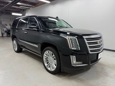 Used 2017 Cadillac Escalade Platinum image 3