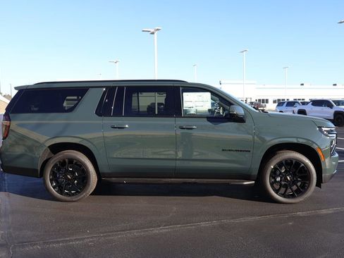 New 2026 Chevrolet Suburban RST image 9