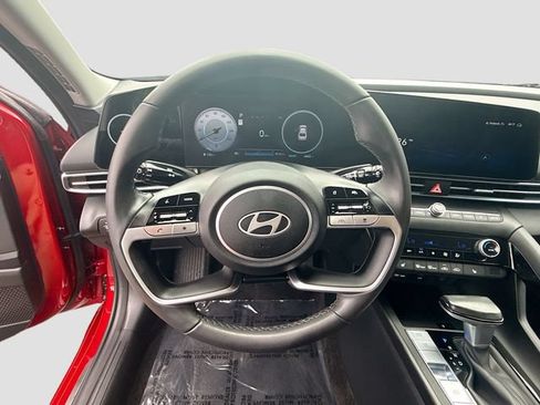 Certified 2025 Hyundai Elantra SEL FWD image 11