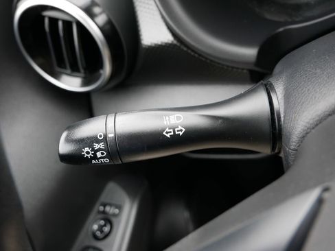 Used 2022 Nissan Kicks SV FWD image 29