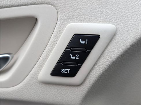 Used 2024 Toyota Sienna Platinum image 22