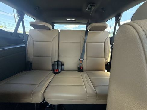 Used 2023 Chevrolet Suburban Premier RWD image 23