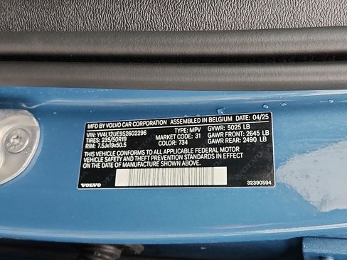 Certified 2025 Volvo XC40 B5 Plus image 30