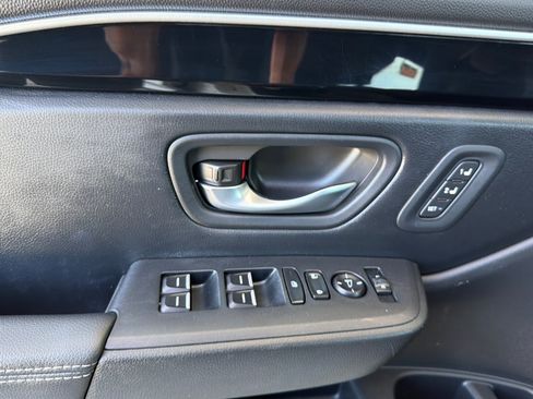 Used 2024 Honda Pilot Touring image 10