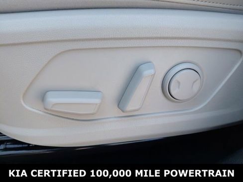 Used 2025 Kia Sorento S image 22