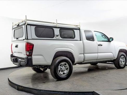 Used 2022 Toyota Tacoma SR image 8