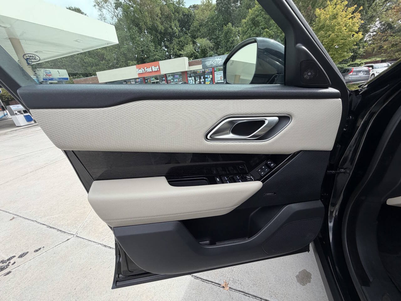 Used 2018 Land Rover Range Rover Velar S AWD/4WD image 20