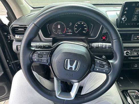 Used 2025 Honda Pilot EX-L image 13