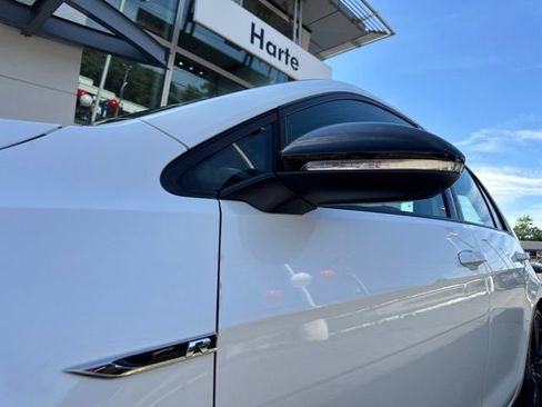 Used 2019 Volkswagen Golf R 4-Door AWD/4WD image 30