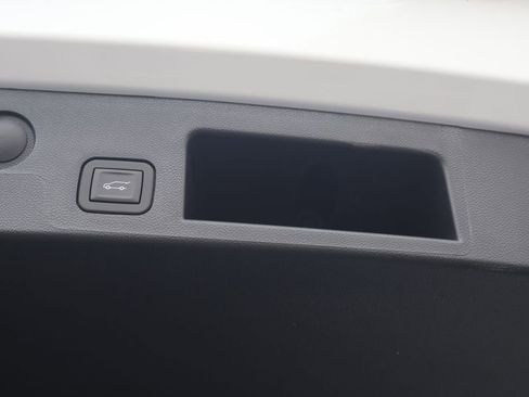 New 2026 Chevrolet Equinox LT w/ Convenience Package II FWD image 47