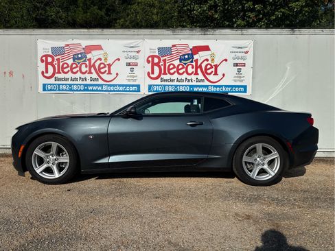 Used 2023 Chevrolet Camaro LT RWD image 6