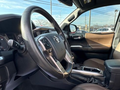 Used 2017 Toyota Tacoma Limited image 16