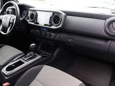 Used 2022 Toyota Tacoma TRD Sport w/ Technology Package image 26